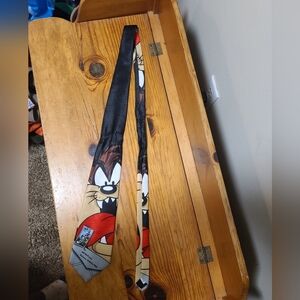 VTG 90S MENS LOONEY TUNES TAZ TAZMANIAN DEVIL CARTOON STAMP COLLECTION TIE
